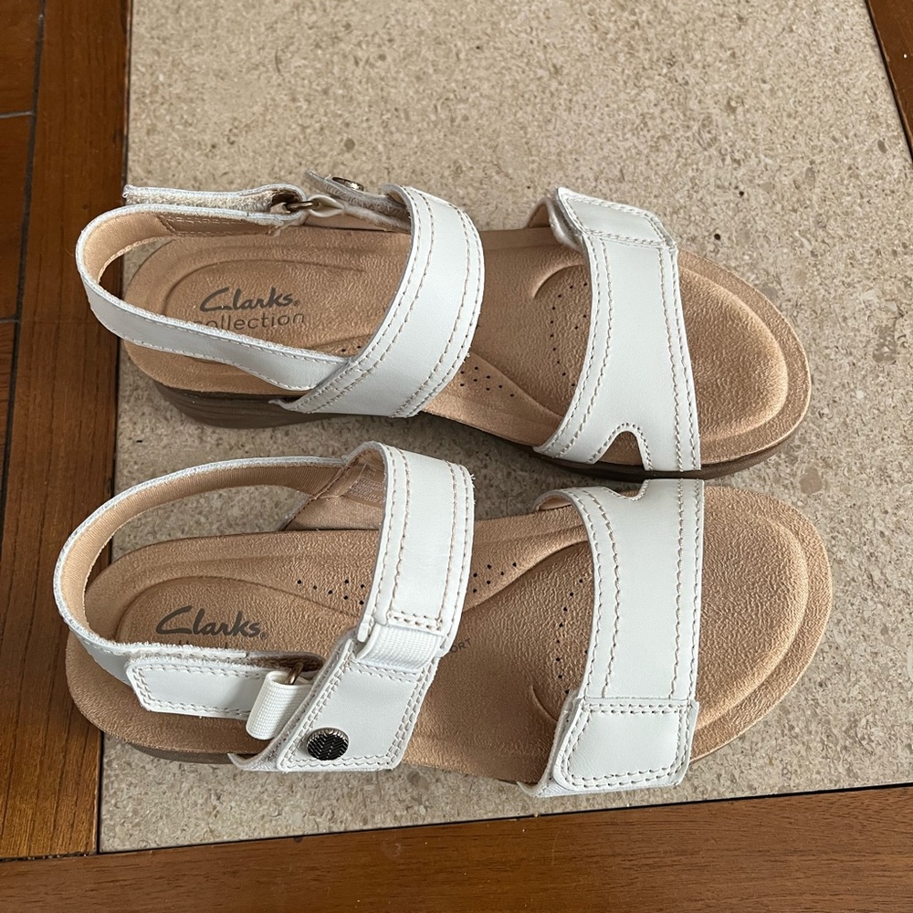 Clarks White Women’s Leather Sandals NEW Size 6 Perfect for Spring Cute & Comfy